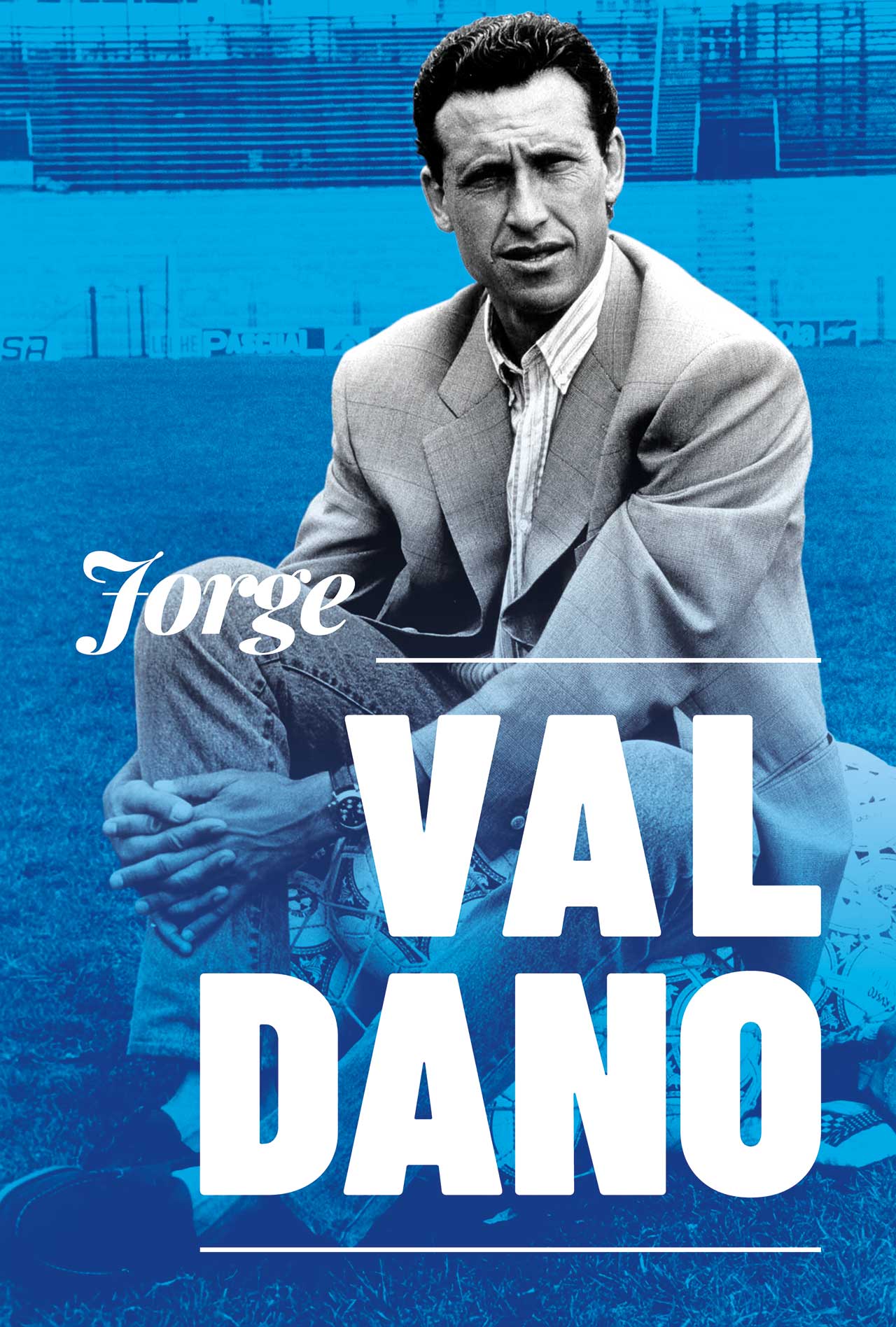 Exposición CD Tenerife: Fotografía en blanco y negro de Jorge Valdano, editada con fondo en duotono. Sobre él, su nombre con una tipografía de palo blanca. Se encuentra sentado en el campo de juego sobre una red con balones de fútbol.