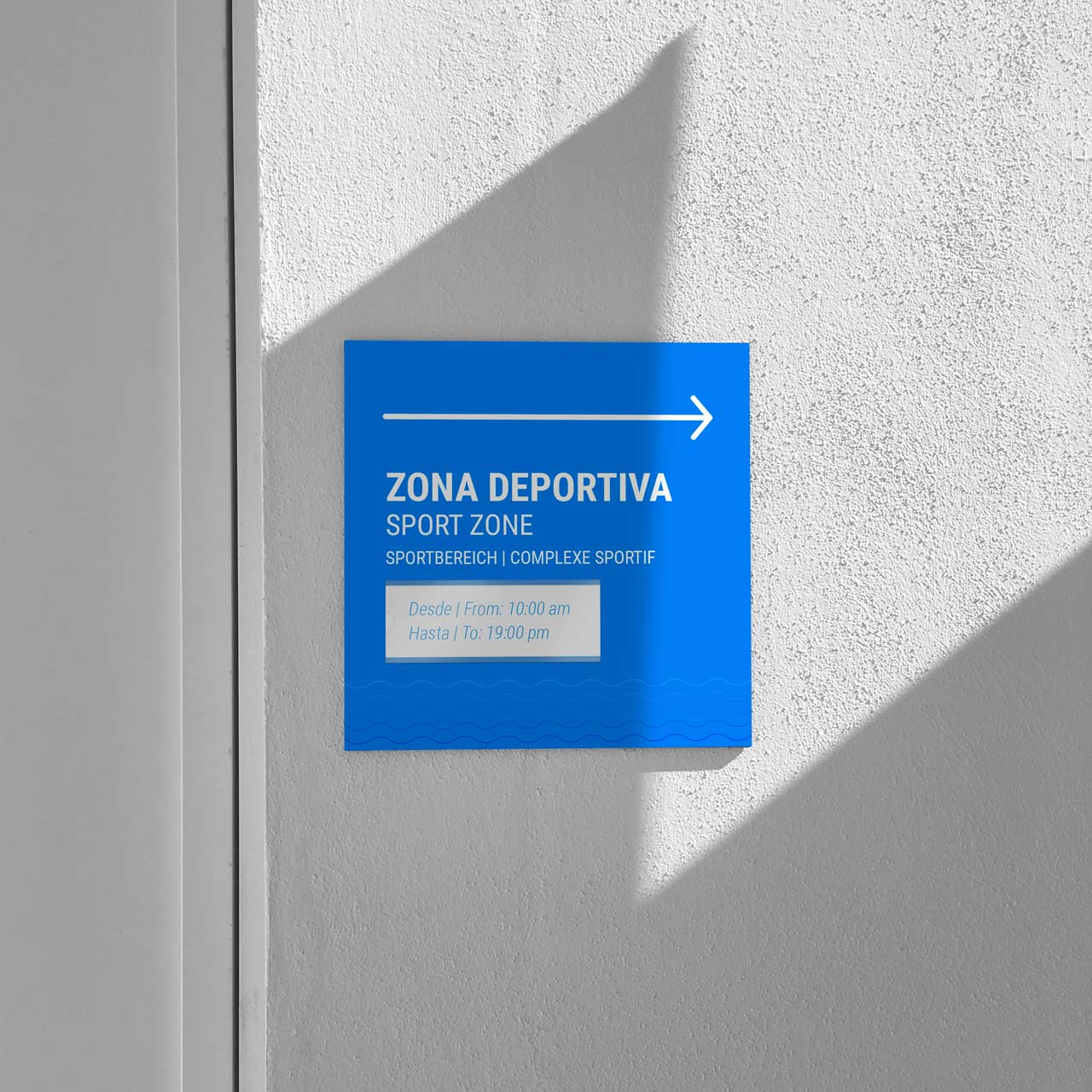 Señalética del Hotel Hovima Costa Adeje: señal direccional para la zona deportiva.